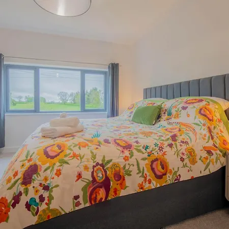 Stylish 3-bed Near Scotch Corner By Mcpi Hosting, Perfect For Families & Groups! 度假居 Middleton Tyas